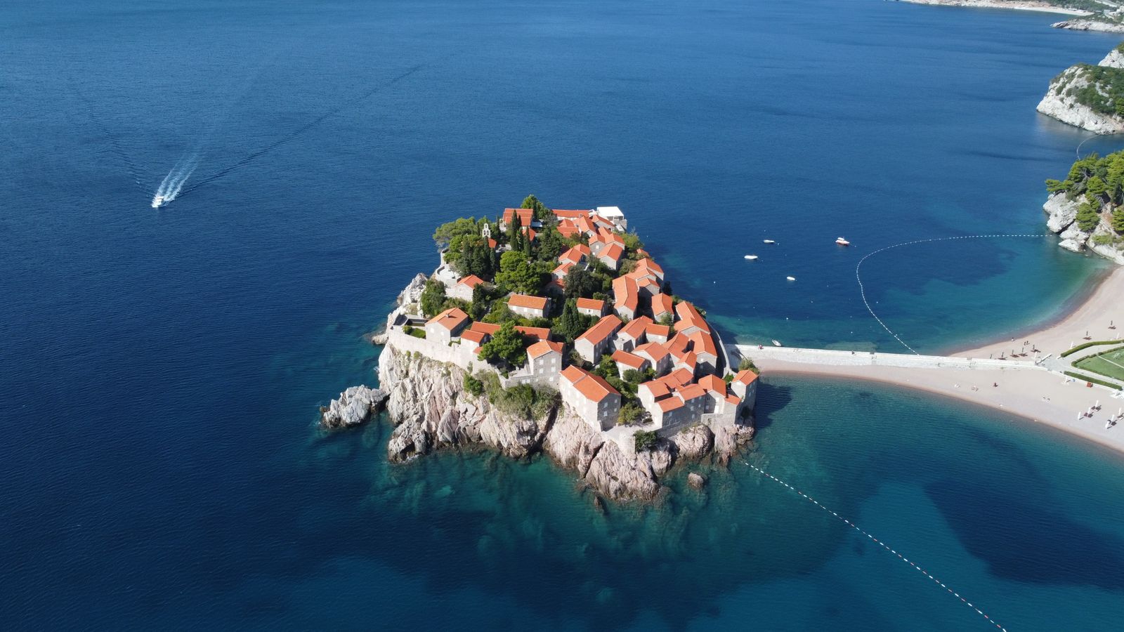 Sveti Stefan an der Küste Montenegros